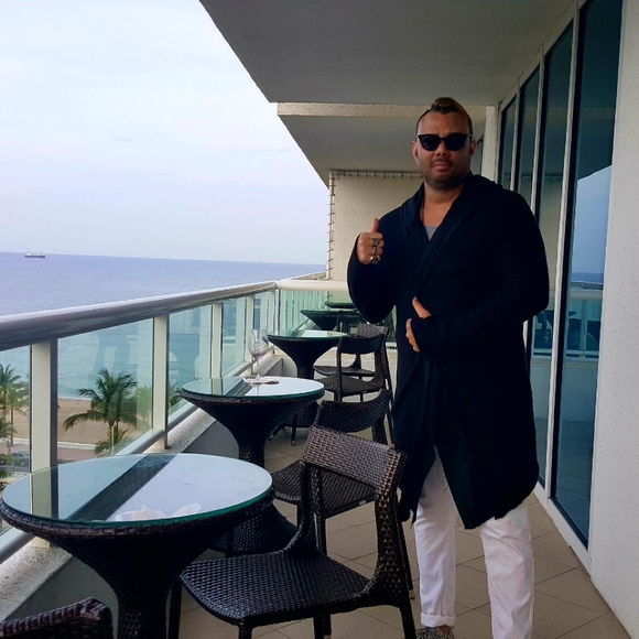 Meet your Posher, Gerald - Picture 1 of 1